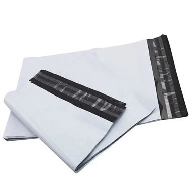 Levelezőtáska önzáró szalaggal