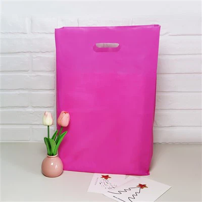 Piros ajándékcsomagoló kézitáska