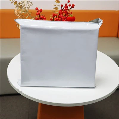 fehér műanyag szállítózsákok